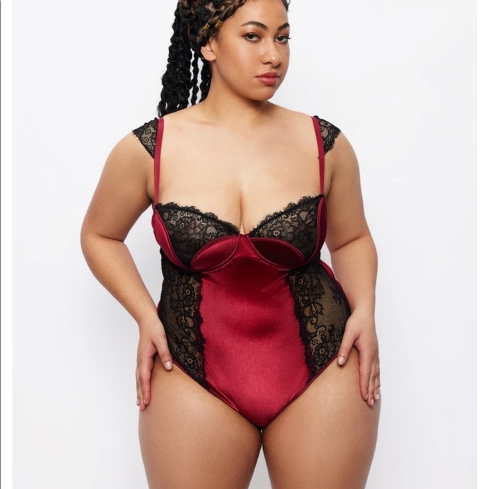 New Georgine Velvet And Lace Teddy‎ Medium